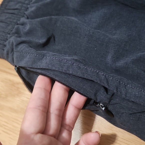 Travis Mathew ZIPLINE ACTIVE SHORT 7.5 IN size small - Picture 5 of 10